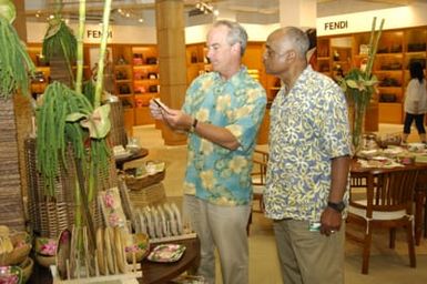 [Assignment: 48-DPA-SOI_K_Saipan_6-5-07] Pacific Islands Tour: Visit of Secretary Dirk Kempthorne [and aides] to Saipan Island, of the Commonwealth of the Northern Mariana Islands [48-DPA-SOI_K_Saipan_6-5-07__DI10960.JPG]