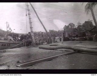 TERAPO, NEW GUINEA. 1943-09-16. TRAWLER AM53 DISCHARGING CARGO AT THE TERAPO WHARF