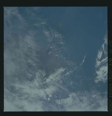S30-86-073 - STS-030 - STS-30 earth observations