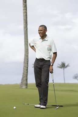 Barack Obama plays golf with Prime Minister Najib Razak, Joe Paulsen, and Mike Brush in Kaneohe Bay, Hawaii, December 24, 2014