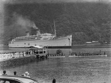 [Welcoming party on pier wait for the Matson passenger liner to dock]