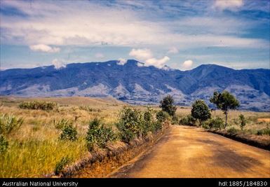 Mt Hagen - Baiyer Valley, 18 1/4 miles after Hagen - Hagen Massive