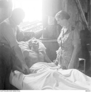 NX70388 LIEUTENANT-COLONEL K.B. NOAD, OFFICER COMMANDING MEDICAL DIVISION, 2/11TH GENERAL HOSPITAL, AUSTRALIAN ARMY MEDICAL CORPS (1), WITH SISTER T.L. UMPHERSTON (3), EXAMINING PRIVATE L.W. KEELER ..