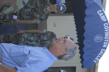 [Assignment: 48-DPA-SOI_K_Guam_6-6-7-07] Pacific Islands Tour: Visit of Secretary Dirk Kempthorne [and aides] to Guam, U.S. Territory [48-DPA-SOI_K_Guam_6-6-7-07__DI11983.JPG]