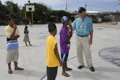 [Assignment: 48-DPA-SOI_K_Kwajalein_6-11-07] Pacific Islands Tour: Visit of Secretary Dirk Kempthorne [and aides] to Kwajalein Atoll, of the Republic of Marshall Islands [48-DPA-SOI_K_Kwajalein_6-11-07__DI14363.JPG]