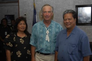 [Assignment: 48-DPA-SOI_K_Majuro_6-11-12-07] Pacific Islands Tour: Visit of Secretary Dirk Kempthorne [and aides] to Majuro Atoll, of the Republic of Marshall Islands [48-DPA-SOI_K_Majuro_6-11-12-07__DI14840.JPG]