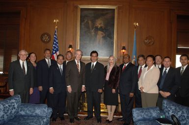 [Assignment: 48-DPA-02-05-08_SOI_K_Mori] Secretary Dirk Kempthorne [meeting at Main Interior] with delegation from the Federated States of Micronesia, led by Micronesia President Emanuel Mori [48-DPA-02-05-08_SOI_K_Mori_DOI_9660.JPG]