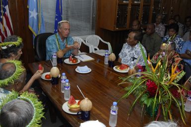 [Assignment: 48-DPA-SOI_K_Pohnpei_6-10-11-07] Pacific Islands Tour: Visit of Secretary Dirk Kempthorne [and aides] to Pohnpei Island, of the Federated States of Micronesia [48-DPA-SOI_K_Pohnpei_6-10-11-07__DI13744.JPG]