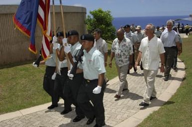 [Assignment: 48-DPA-SOI_K_Guam_6-6-7-07] Pacific Islands Tour: Visit of Secretary Dirk Kempthorne [and aides] to Guam, U.S. Territory [48-DPA-SOI_K_Guam_6-6-7-07__DI11415.JPG]