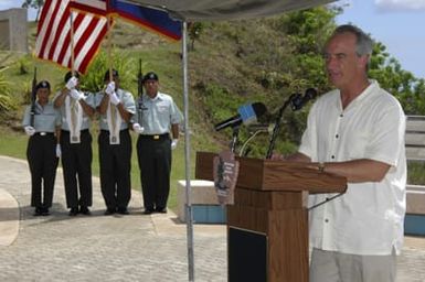 [Assignment: 48-DPA-SOI_K_Guam_6-6-7-07] Pacific Islands Tour: Visit of Secretary Dirk Kempthorne [and aides] to Guam, U.S. Territory [48-DPA-SOI_K_Guam_6-6-7-07__DI11395.JPG]