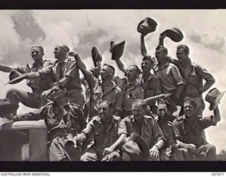 SOPUTA, NEW GUINEA. 1943-10-09. TROOPS OF THE 2/5TH AUSTRALIAN HEAVY ANTI-AIRCRAFT BATTERY CHEER THEIR HORSE AT A RACE MEETING CONDUCTED BY THE 11TH AUSTRALIAN DIVISION. SHOWN: VX58388 GUNNER (GNR) ..