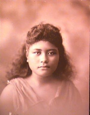 Samoan woman in V-necked garment