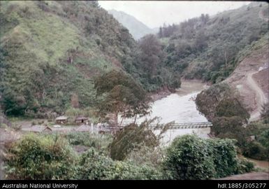 Bridge across Chimbu River, Kundiowa