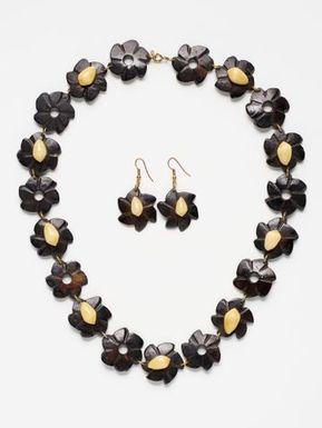 Necklace and earrings set