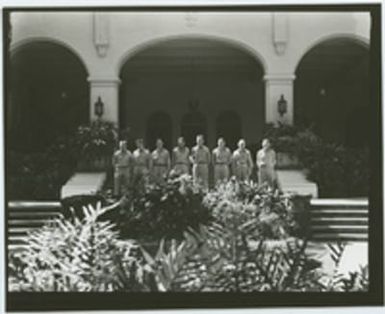 [Servicemen at Royal Hawaiian Hotel]