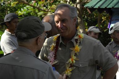 [Assignment: 48-DPA-SOI_K_Amer_Sam] Pacific Islands Tour: Visit of Secretary Dirk Kemmpthorne [and aides] to American Samoa, U.S. Territory [48-DPA-SOI_K_Amer_Sam__DI15269.JPG]