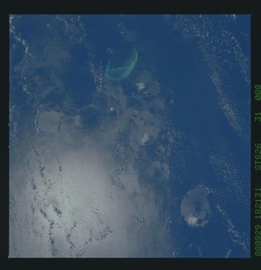 S26-31-088 - STS-026 - STS-26 earth observations