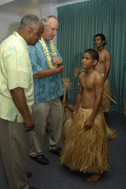 [Assignment: 48-DPA-SOI_K_Majuro_6-11-12-07] Pacific Islands Tour: Visit of Secretary Dirk Kempthorne [and aides] to Majuro Atoll, of the Republic of Marshall Islands [48-DPA-SOI_K_Majuro_6-11-12-07__DI14549.JPG]