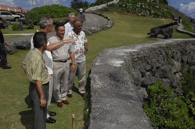 [Assignment: 48-DPA-SOI_K_Guam_6-6-7-07] Pacific Islands Tour: Visit of Secretary Dirk Kempthorne [and aides] to Guam, U.S. Territory [48-DPA-SOI_K_Guam_6-6-7-07__DI11080.JPG]