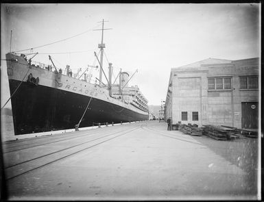 The ship Orcades berthed in Wellington Harbour