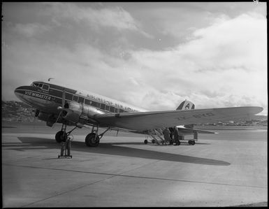 SPANZ Douglas DC-3, Rongotai Airport, Wellington - Photographer unidentified