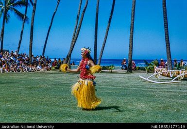 Oahu - Honolulu - Kodak Hula Show - traditional dancer