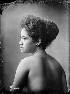 [Samoan woman]