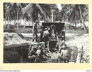 AITAPE, NEW GUINEA. 1945-03-10. ARTILLERY IN JUNGLE CONDITIONS. A NEW HIGH ANGLE 25-POUNDER POSITION INSTALLED IN THE 6 DIVISION AREA BY 2/3 FIELD REGIMENT, ROYAL AUSTRALIAN ARMY PERSONNEL