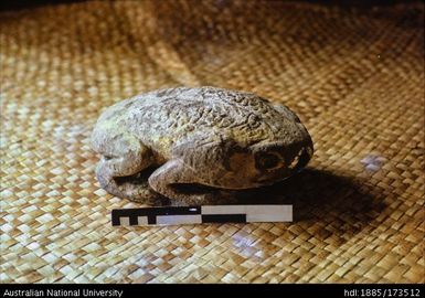 Stone carved frog, Modern, To Mari's house, Vunamumur