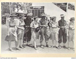 HERBERTON, QLD. 1945-01-19. SPECTATORS WITHIN THE HQ 9 DIVISION AREA DURING THE 9 DIVISION GYMKHANA AND RACE MEETING HELD IN THE HERBERTON RACECOURSE. IDENTIFIED PERSONNEL ARE:- SIGNALMAN J SALTER, ..