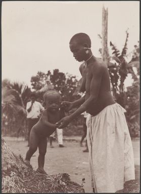 Mother with baby at Buala, Solomon Islands, 1906, 2 / J.W. Beattie