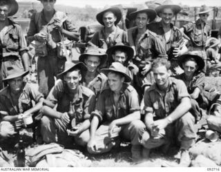 WEWAK AREA, NEW GUINEA. 1945-05-30. A GROUP OF 2/7 COMMANDO SQUADRON TROOPS ENJOYING A BEER AFTER COMING OUT OF ACTION IN THE PRINCE ALEXANDER RANGES. THEY ARE AT THE ROAD HEAD AT CAPE BORAM ..