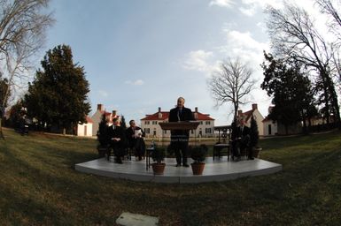 [Assignment: 48-DPA-01-12-09_SOI_K_Mt_Vernon] Visit of Secretary Dirk Kempthorne to Mount Vernon Estate and Gardens, Mount Vernon, Virginia, [for touring and announcement of the U.S. nomination of the George Washington home, along with the Papahanaumokuakea Marine National Monument in Hawaii, for inclusion on the United Nations Educational, Scientific, and Cultural Organization's (UNESCO's) World Heritage List. Joining Secretary Kempthorne for the announcement was James Rees, Executive Director of the Mount Vernon Estate and Gardens.] [48-DPA-01-12-09_SOI_K_Mt_Vernon_IOD_9431.JPG]