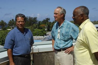 [Assignment: 48-DPA-SOI_K_Majuro_6-11-12-07] Pacific Islands Tour: Visit of Secretary Dirk Kempthorne [and aides] to Majuro Atoll, of the Republic of Marshall Islands [48-DPA-SOI_K_Majuro_6-11-12-07__DI14713.JPG]