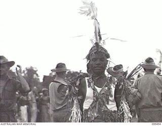 LAE, NEW GUINEA, 1945-12-25. A TYPE OF HEADDRESS WORN BY A NATIVE TAKING PART IN THE NATIVE SING-SING HELD AT THE MALAHANG NATIVE LABOUR COMPOUND TO CELEBRATE CHRISTMAS. MANY ALLIED AND AUSTRALIAN ..