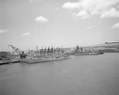 A port bow view of US frigates moored to piers during Exercise RIMPAC '86