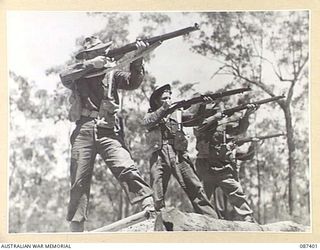 HERBERTON, QUEENSLAND. 1945-03-08. 2/48 INFANTRY BATTALION TROOPS PARTICIPATING IN THE "MAD MILE" DURING THE GENERAL OFFICER COMMANDING 9 DIVISION GOLD MEDAL COMPETITION AT THE HERBERTON RIFLE ..