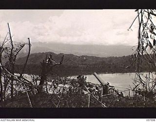 SALAMAUA AREA, NEW GUINEA. 1943-09-20. JAPANESE ANTI-AIRCRAFT GUN CAPTURED ON THE PENINSULA IN THE 312TH AUSTRALIAN LIGHT AID DETACHMENT AREA. THIS GUN WAS FOUND IN GOOD ORDER