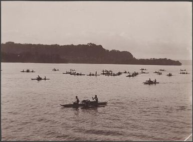 Solomon Islanders in canoes on Graciosa Bay, Santa Cruz Islands, 1906, 2 / J.W. Beattie