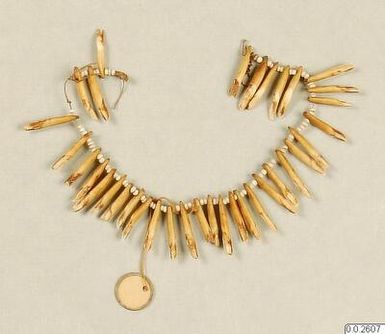 ["halsband, necklace"]