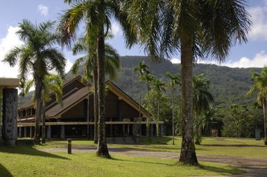 [Assignment: 48-DPA-SOI_K_Pohnpei_6-10-11-07] Pacific Islands Tour: Visit of Secretary Dirk Kempthorne [and aides] to Pohnpei Island, of the Federated States of Micronesia [48-DPA-SOI_K_Pohnpei_6-10-11-07__DI13675.JPG]