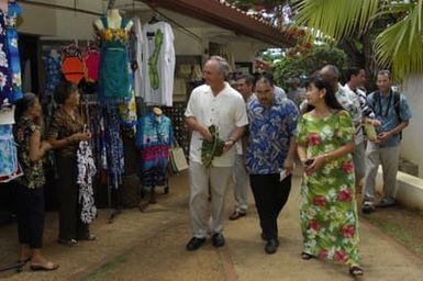 [Assignment: 48-DPA-SOI_K_Guam_6-6-7-07] Pacific Islands Tour: Visit of Secretary Dirk Kempthorne [and aides] to Guam, U.S. Territory [48-DPA-SOI_K_Guam_6-6-7-07__DI11278.JPG]