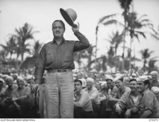 MILILAT, NEW GUINEA. 1944-08-31. BOB HOPE POSES FOR HIS PHOTOGRAPH ON HIS ARRIVAL AT THE THEATRE OF THE AMERICAN "SEEBEE" BASE, WHERE HIS PARTY OF ENTERTAINERS, THE BOB HOPE CONCERT PARTY IS TO ..