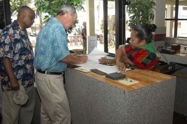 [Assignment: 48-DPA-SOI_K_Kwajalein_6-11-07] Pacific Islands Tour: Visit of Secretary Dirk Kempthorne [and aides] to Kwajalein Atoll, of the Republic of Marshall Islands [48-DPA-SOI_K_Kwajalein_6-11-07__DI14262.JPG]