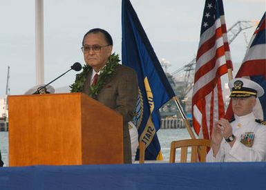 US Senator Daniel Inouye Democrat of Hawaii (HI), pauses for applause as he speaks at the farewell ceremony for the USN Los Angeles Class Attack Submarine USS HONOLULU (SSN 718). Attending are the US Navy (USN) Commander of the US Seventh Fleet Vice Admiral (VADM) Jonathan Greenert, Governor James Aiona and Commander of the US Pacific Fleet, Admiral (ADM) Gary Roughead and current crew members of HONOLULU