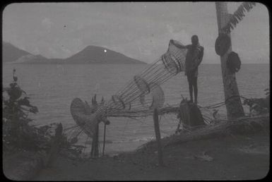 Making a Tolai fish trap : Rabaul, New Britain, Papua New Guinea, 1960-1961 / Terence and Margaret Spencer