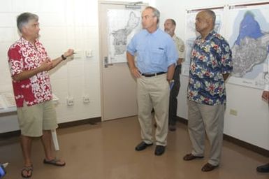 [Assignment: 48-DPA-SOI_K_Guam_6-6-7-07] Pacific Islands Tour: Visit of Secretary Dirk Kempthorne [and aides] to Guam, U.S. Territory [48-DPA-SOI_K_Guam_6-6-7-07__DI12087.JPG]