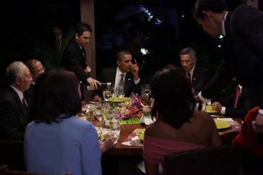 Barack Obama and Michelle Obama attend the Leaders Dinner at the APEC summit in Honolulu, Hawaii, November 12, 2011
