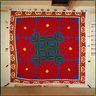 Tivaevae taorei, kaute (hibiscus) pattern, by Tauraarenga Mouari