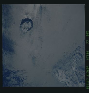 S38-77-085 - STS-038 - STS-38 earth observations
